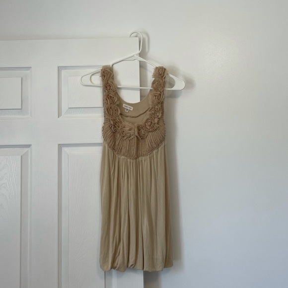 • silence + noise urban outfitters beige rosette embroidered top • - Picture 1 of 3